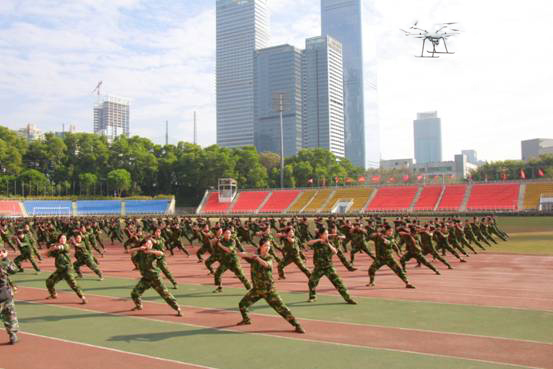 智璟科技安保無人機(jī)助力深大-冬季軍訓(xùn)總結(jié)表彰大會(huì)完美收官